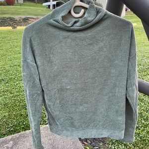 NEVER WORN - Gaze Long Sleeve Turtle Neck
